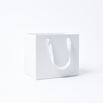 Set 12 pungi pătrate din carton, 20 cm, culoare alb - ROC A202