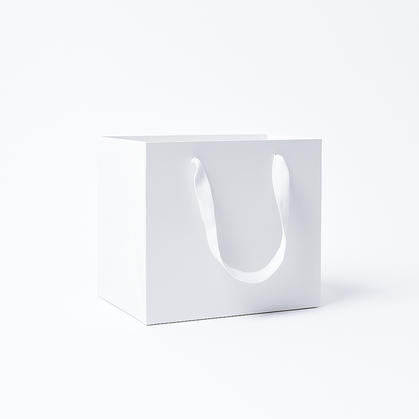 Set 12 pungi pătrate din carton, 20 cm, culoare alb - ROC A202