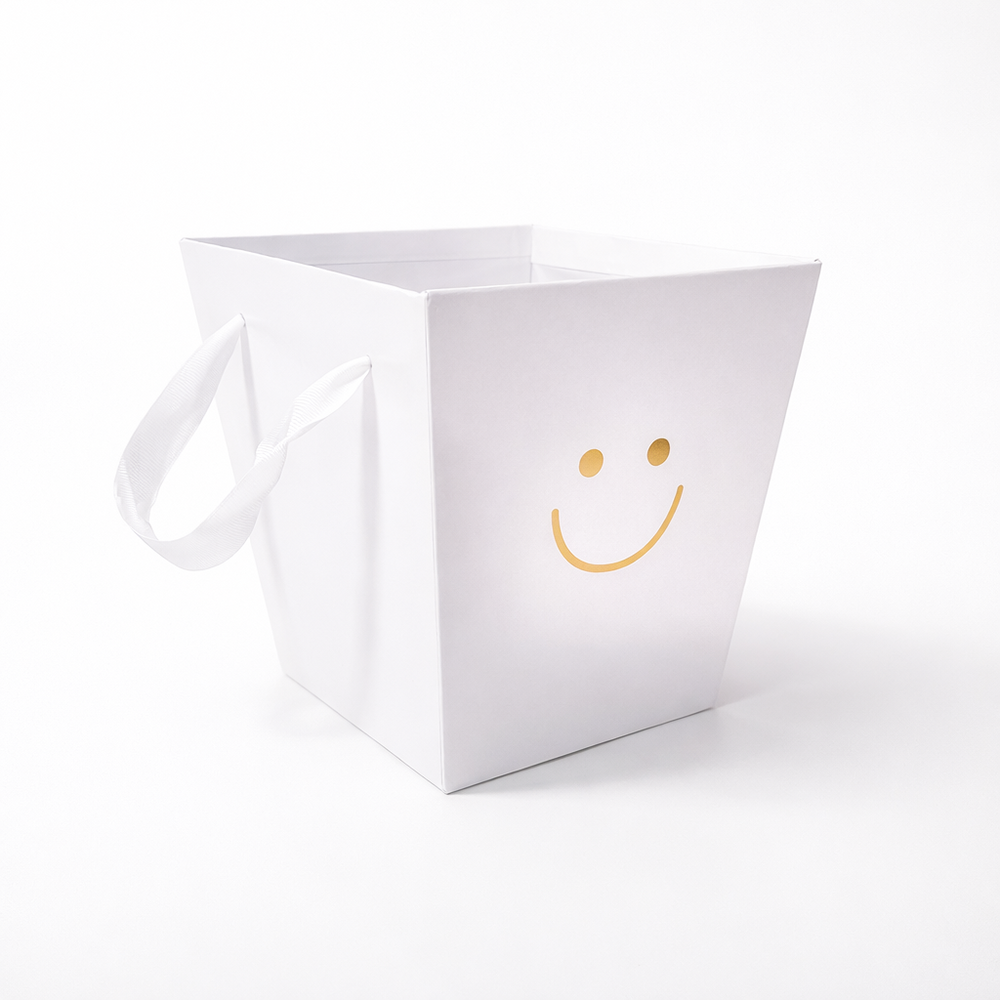 Cutie decorativă din carton cu print auriu, culoare alb - ROC 5812