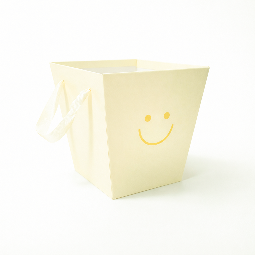 Cutie decorativă din carton cu print auriu, culoare crem - ROC 5812